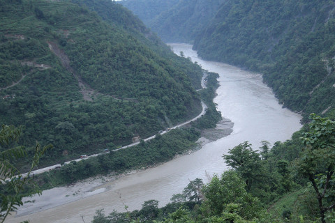 नारायणगढ–मुग्लिन–आँबुखैरेनी सडकखण्डमा भारी वर्षा मापन